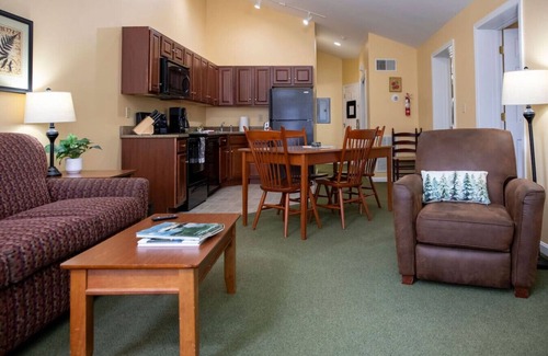 Francestown House | Romantic Cabin Retreat | Near Trails & Golf