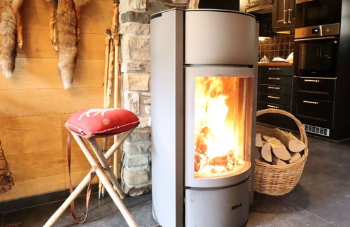 Arville Ski Chalet | Romantic chalet with a hot tub and a steam room