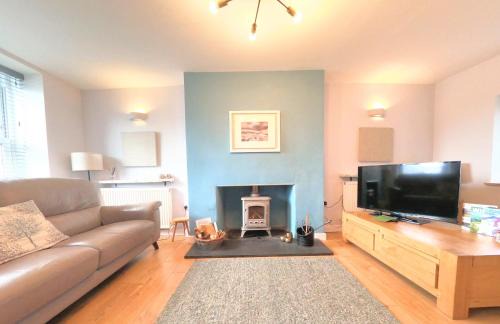 Tywyn House | Romantic coastal getaway with hot tub & log burner