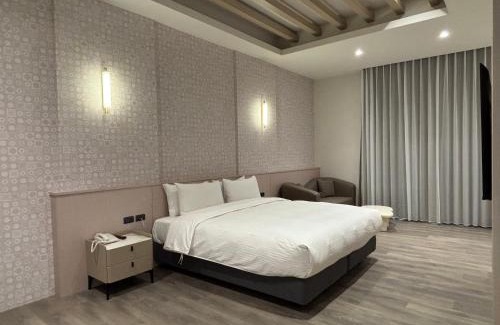 Shanhua District Hotel | Romantic Code Art Motel