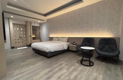 Shanhua District Hotel | Romantic Code Art Motel