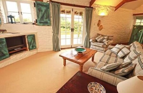 Looe House | Romantic Cornish Stone Barn for 2