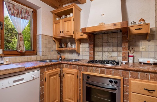 Benkovac Fuzinski House | Romantic cottage spacious property near the lakes Bajer and Lepenica.