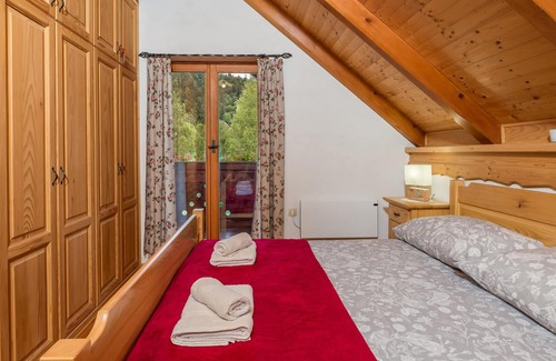 Benkovac Fuzinski House | Romantic cottage spacious property near the lakes Bajer and Lepenica.