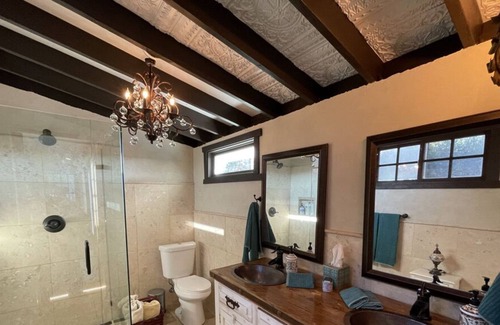 Fallbrook Cottage | Romantic Cottage with Pool/Vineyards