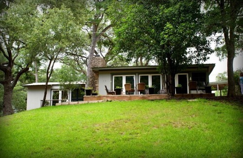 Wimberley Cottage | Romantic country cottage right on the Cypress Creek!