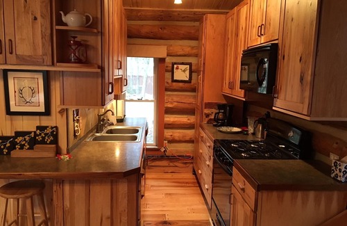 Buena Vista Cabin | Romantic, Cozy Cabin With Mountain Views and Fall Colors!