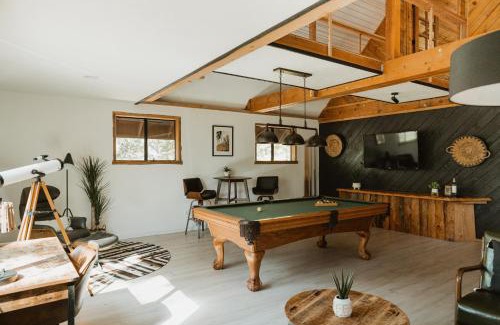 Mariposa House | Romantic Forest Lovers Nest by Casa Oso