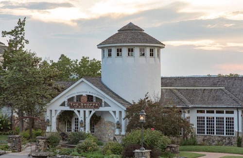 Big Cedars Cabin | Romantic Getaway Feb 10-17th In the Ozarks
