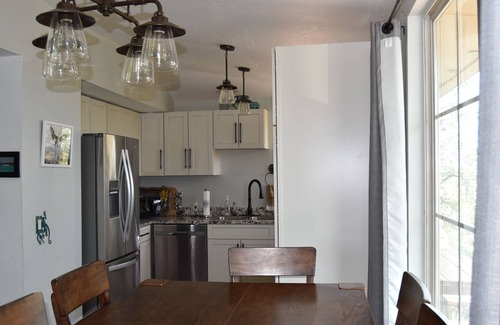 Prescott Cottage | Romantic Getaway with Mind Blowing Views!