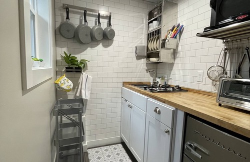 Onekama Apartment | Romantic Hideaway – HOT TUB OPEN ALL WINTER! Ski Crystal Mountain