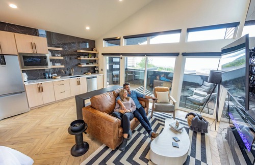 Branson Cabin | Romantic Modern Cabin Over Looking Table Rock Lake