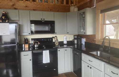 Dryfork Cabin | Romantic Mt. Get-away~ 'Sunset cabin' has spectacular Mountain & Sunset views!