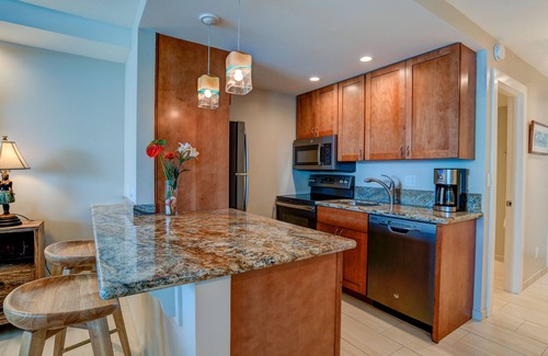 Historic Lahaina Front Street Apartment | Romantic Oceanfront Condo at Lahaina Shores with Sweeping Ocean Views