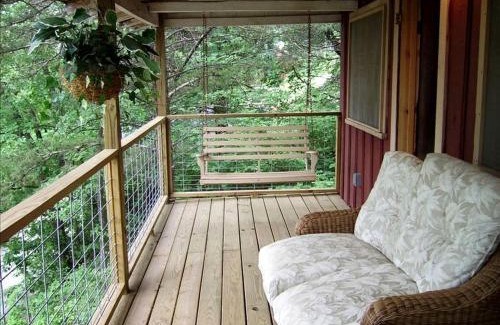 Branson House | Romantic Ozarks Cabin Rental in Secluded Woodland near Branson, Missouri