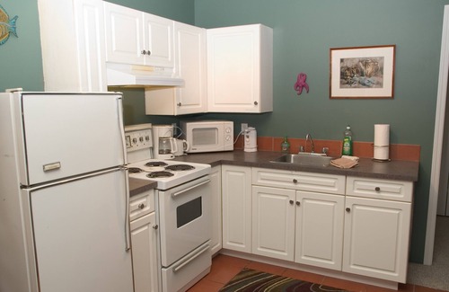 Ucluelet House | Romantic, pet-friendly waterfront suite; close to amenities, trails & beaches.