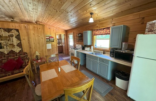 Logan Cabin | Romantic Prairie Rose Couples Cabin w/hot tub, forest views, near Hocking Hills