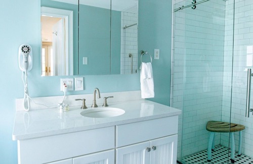 Provincetown Hotel | Romantic Queen Room with Balcony, Fireplace & Monument Views - Downtown Provincetown