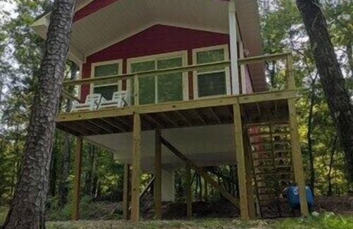 Jones Mills Cabin | Romantic Red Cabin by the creek. A very quiet relaxing getaway Book Now!