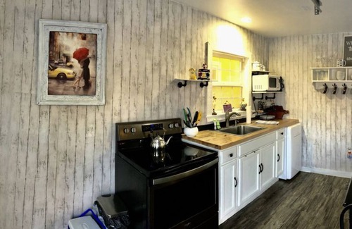 Temecula Apartment | Romantic retreat walking distance to wineries