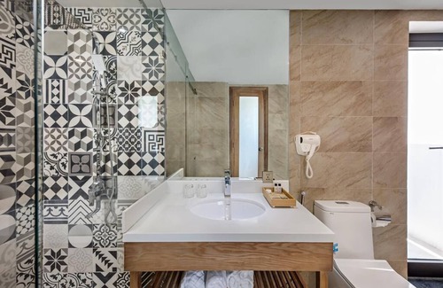 Ngu Hanh Son Hotel | Romantic room near My Khe beach