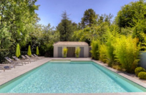 Venelles House | Romantic room with Sainte Victoire view and swimming pool