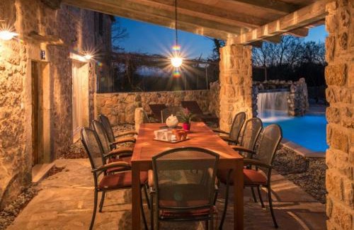 Garica Villa | Romantic stone villa with pool and waterfall, in a quiet area - by Traveler tourist agency ID 2162