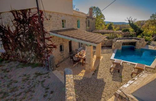 Garica Villa | Romantic stone villa with pool and waterfall, in a quiet area - by Traveler tourist agency ID 2162