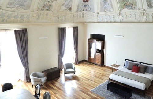 L'Aquila Apartment | Romantic Suite of the seventeenth century