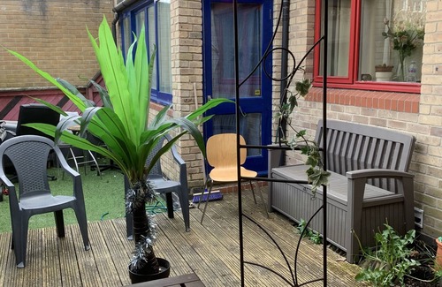 Surrey Docks Apartment | Romantic two level room with view canary wharf