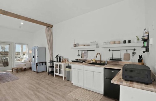 Southport Condo | Romantic Waterfront Retreat in charming Southport