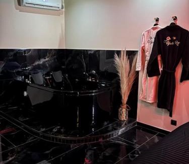 Secteur 5 Apartment | Romantique room,balnéo,mirroir,parking
