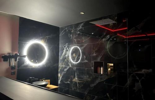 Secteur 5 Apartment | Romantique room,balnéo,mirroir,parking
