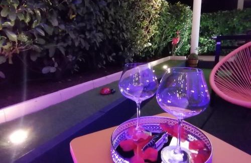 Pouilly Apartment | Romantisme et glamour 2 avec spa , clim et jardin