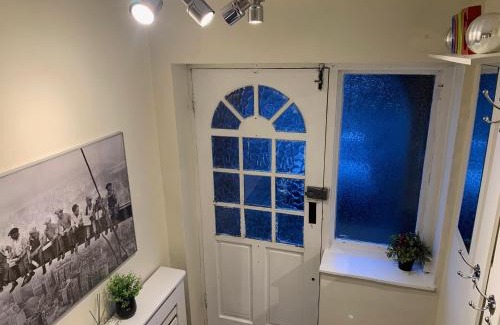 Havering Park House | Romford - House - Sleeps 6 - Garden - Parking