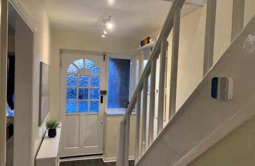 Havering Park House | Romford - House - Sleeps 6 - Garden - Parking