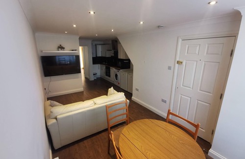 Brooklands Apartment | Romford Retreat - Stylish Apartment Stay