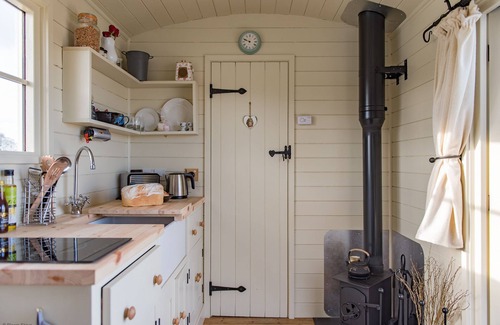 St Mary's Bay Cabin | Romney Marsh Huts by Bloom Stays - beautiful shepherds hut that sleeps 4 guests in 2 bedrooms