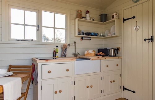 St Mary's Bay Cabin | Romney Marsh Huts by Bloom Stays - beautiful shepherds hut that sleeps 4 guests in 2 bedrooms