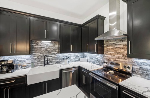 Somerville House | Roo's Hideaway, New Luxury 3BR/2BA Close to Round Top, Lake Somerville & A&M!