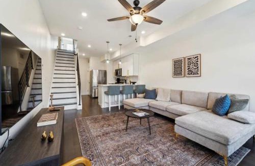 Mantua Apartment | Roof deck w city views - brand new 3bd 3ba