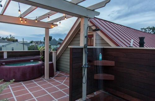 Thomas Square House | Roof Terrace Oasis