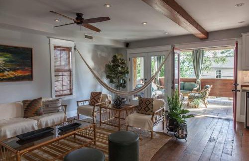 Thomas Square House | Roof Terrace Oasis