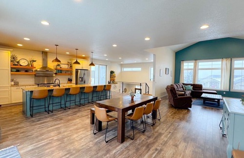 Spearfish Apartment | Roof Top Deck-Hot Tub-Steam Shower-Arcade Games-4car Garage-Chef`s Kitchen