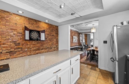 South Baltimore House | Rooftop Deck Escape! Free Parking!