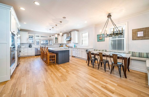 Gold Coast Condo | Rooftop Deck, Ocean Views & Elevator: Huge Home 6BR/4.5BA. Steps from beach!