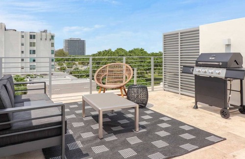 North Beach House | Rooftop | Hot Tub | Near Beach | 6BR | Harding Ave