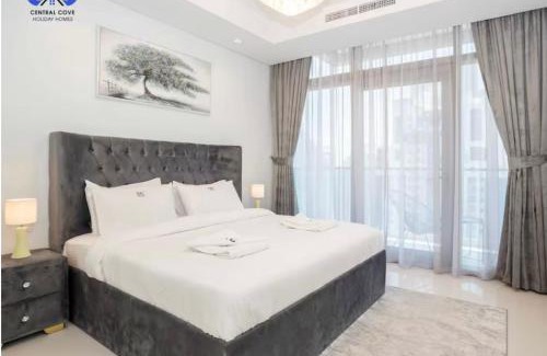 Trade Centre Area Apartment | Rooftop Infinity Pool Luxury 2BR Burj Khalifa View Downtown