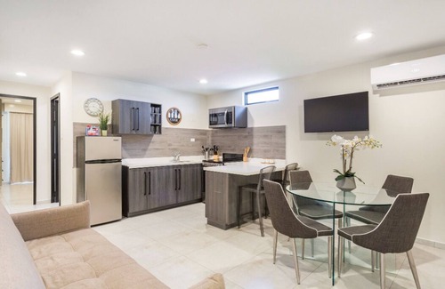 Punto de Oro Apartment | Rooftop Pool w/Lounge Area-2be2ba Sleeps 4 #A5