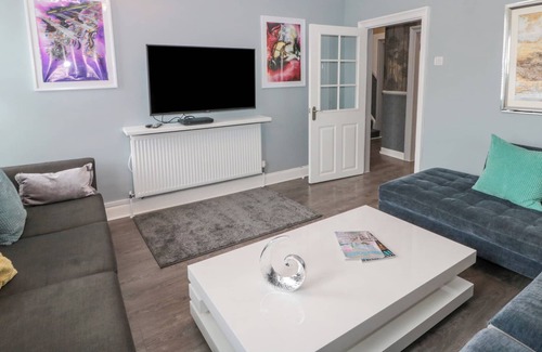 Pickering Apartment | ROOFTOP TERRACE, with hot tub in Pickering